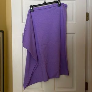 Lululemon Rouleau scarf that has snaps